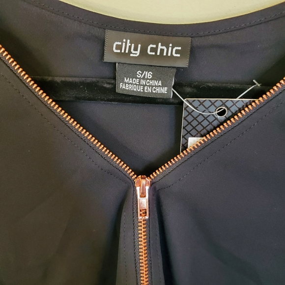 City Chic Plus Size Sexy Fling Elbow Sleeve Top - Picture 3 of 11